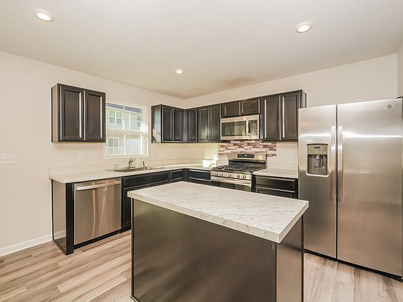 5th image of 105 Rose Ct