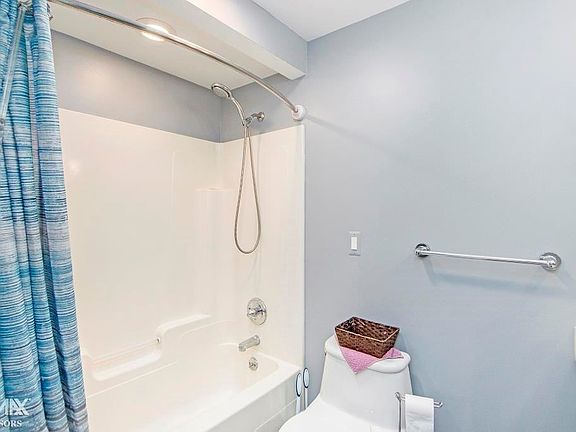 5th image of 7864 Vernier Ln
