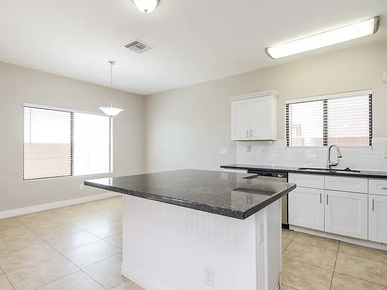2191 E Greenlee Ave — Photo 6