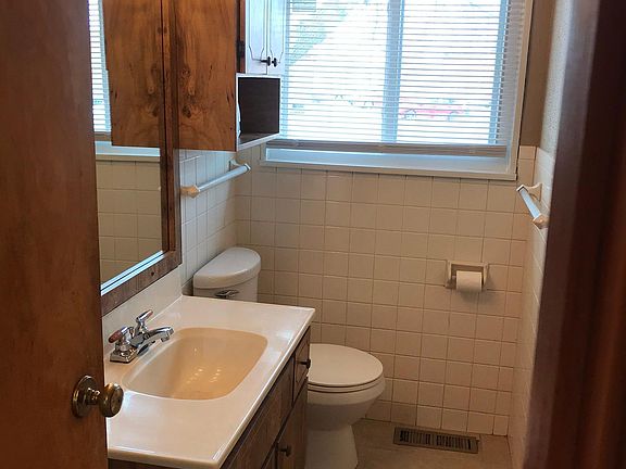 5th image of 512 S Lombardy Dr