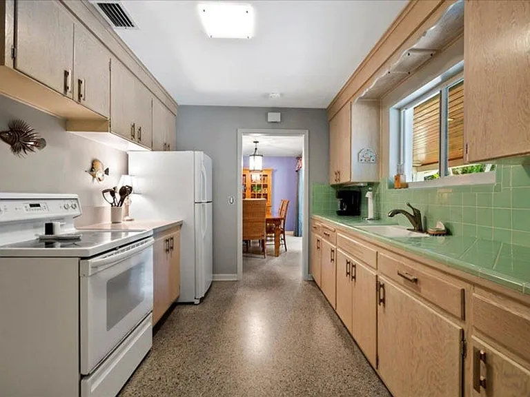 440 Jupiter Ln — Photo 2