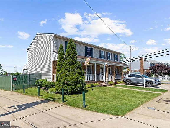 3rd image of 1268 Delbert Ave