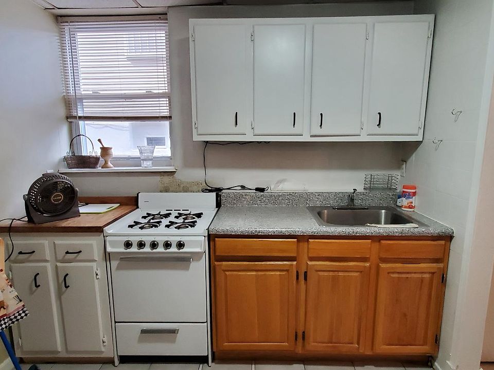 1st image of 2210 Young Ave #1