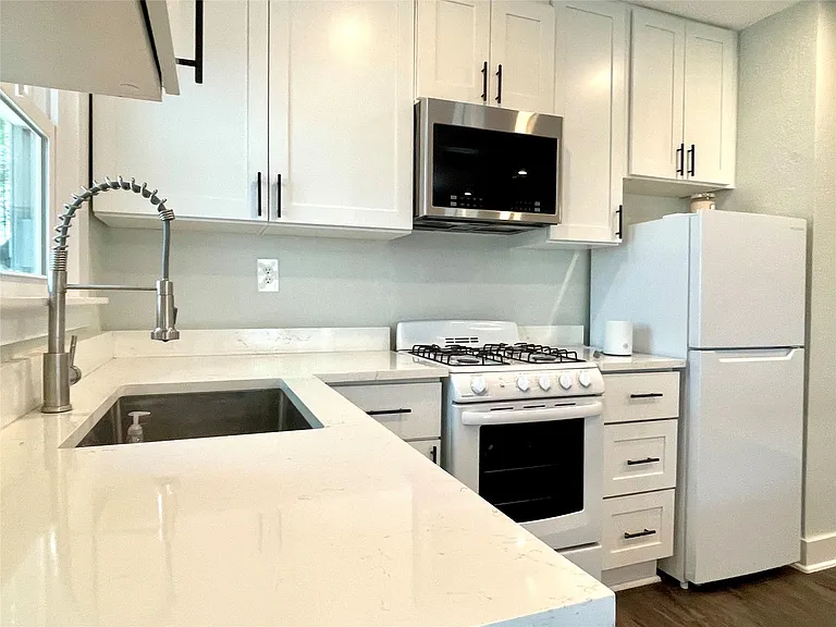807 E Riverside Dr #B — Photo 13