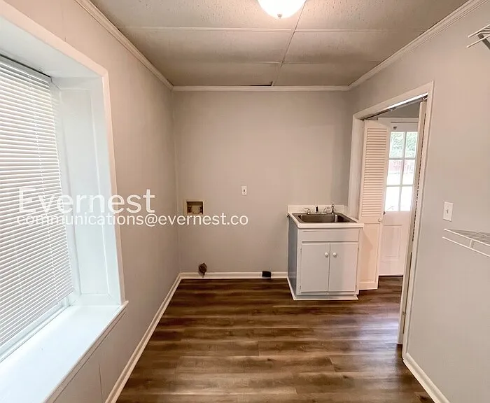 570 Hawkins Dr — Photo 32