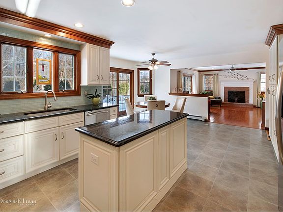4th image of 232 Warner Dr