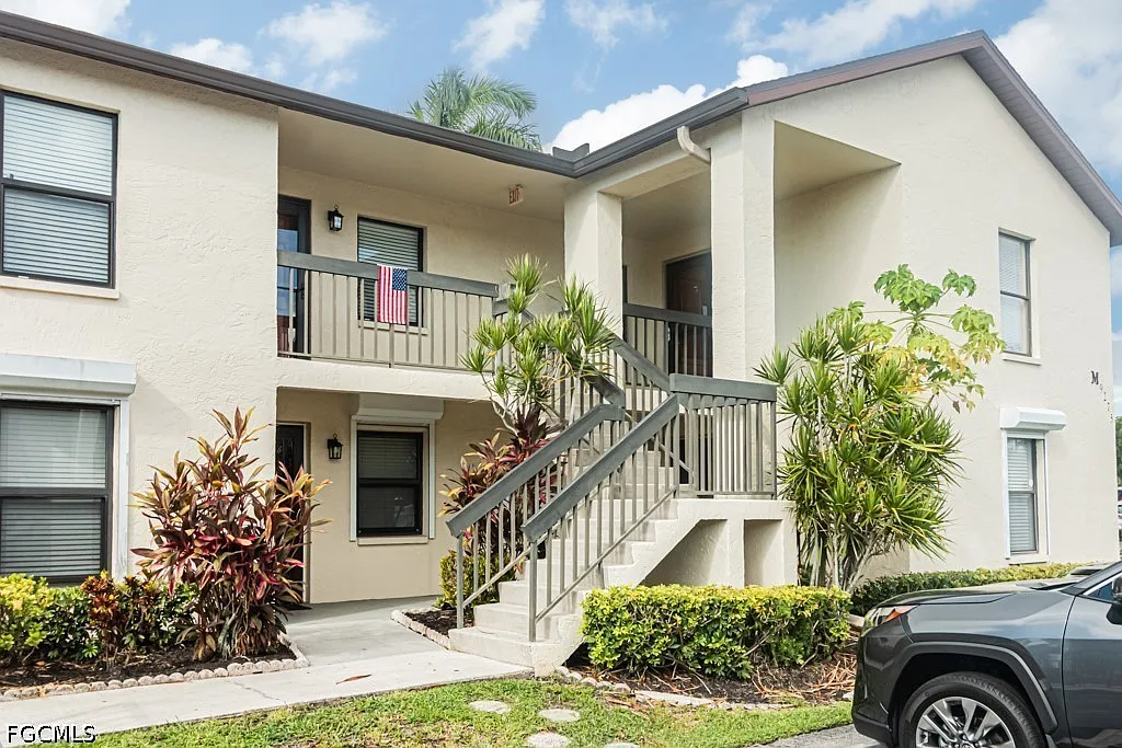 3 bed, 2.0 bath, 1062 sqft, $1,700 — Photo 2