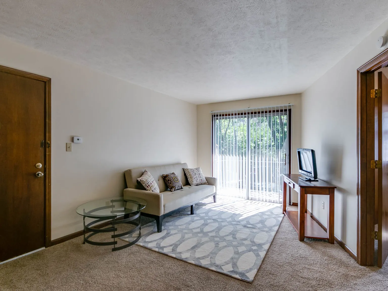 1119 Laramie — Photo 4