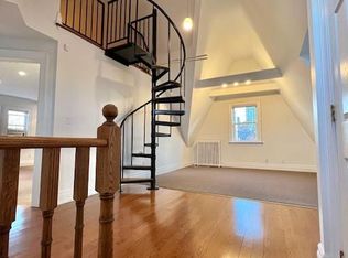 74 South Dr #3, Toronto, ON M4W 1R5