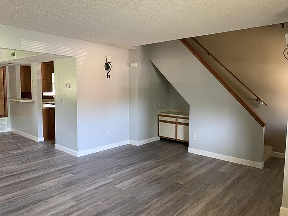 4th image of 605 W Benton St APT A