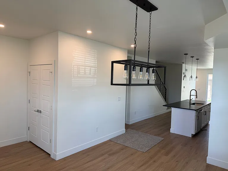 2750 S Cherokee St — Photo 2