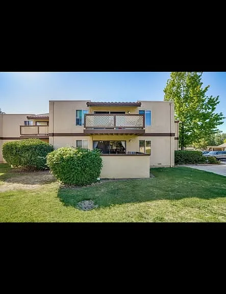 3300 Wolcott Cmn — Photo 3