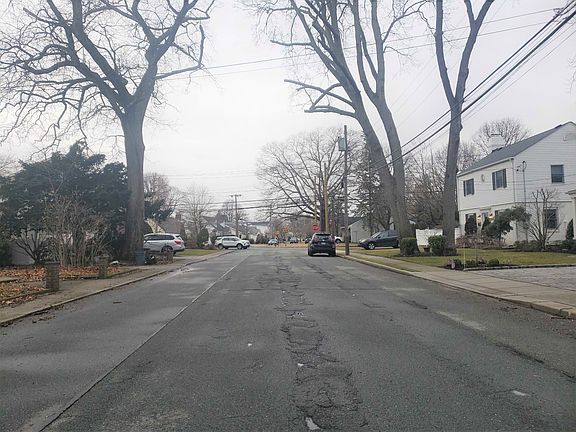 4th image of 12 Oak St