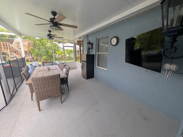 625 Coconut Ave N — Photo 29
