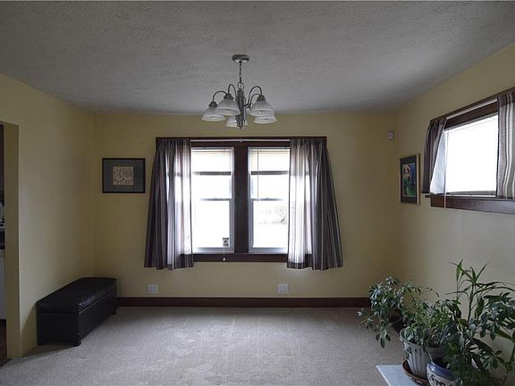 4th image of 13723 Wainstead Ave
