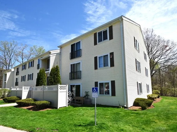 58 Village Brook Ln APT 23, Natick, MA 01760