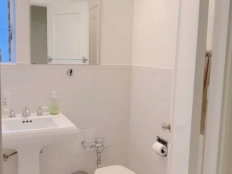 2240 Bay St — Photo 14