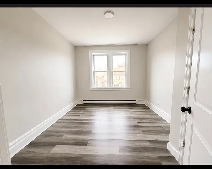 380 N 11th St #5L — Photo 3