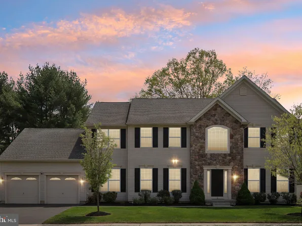 6 Arianas Ct, Mount Laurel, NJ 08054
