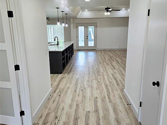 2nd image of 11905 Camelot Pl