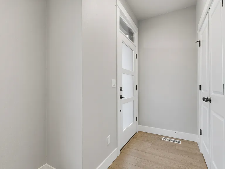 1118 SW Dottie Ct — Photo 2