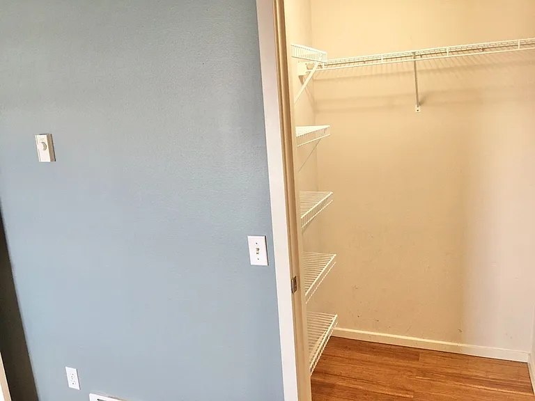 2432 Dexter Ave N #100 — Photo 11