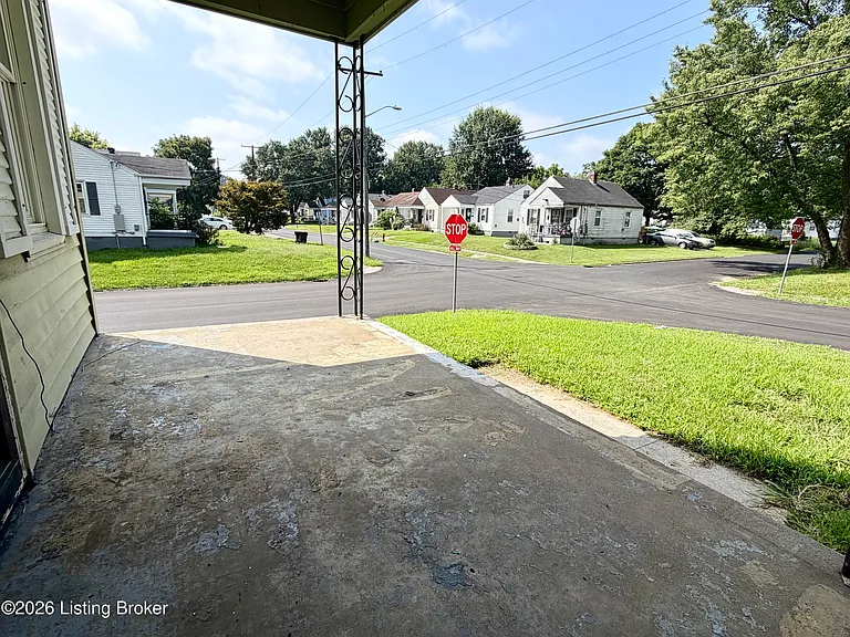 1401 Thornberry Ave — Photo 8