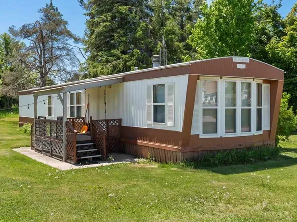 2555 Howard Rd, Petoskey, MI 49770