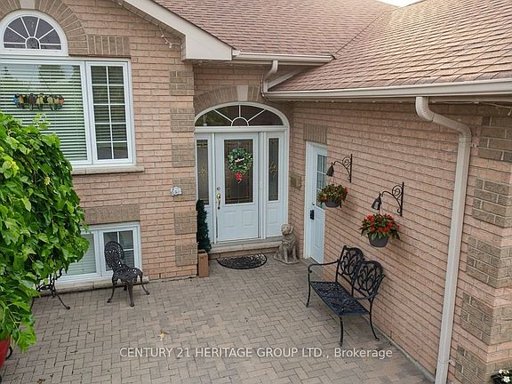4th image of 16 Eakins Cres