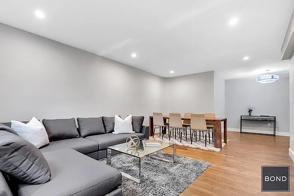 Sold by Bond New York | media 2