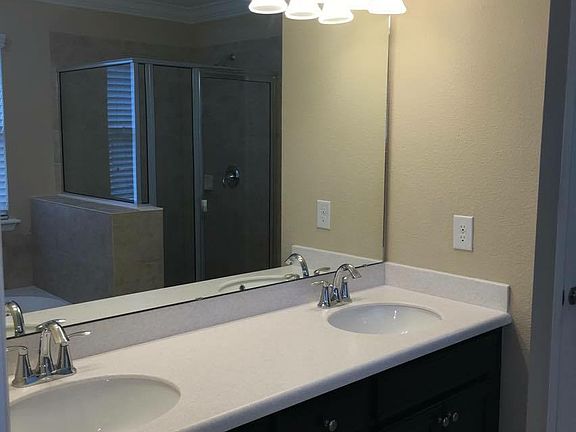 5th image of 81 Aspen Leaf Dr