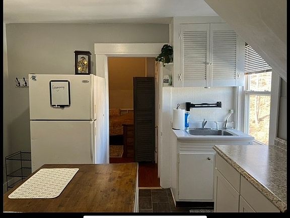 2nd image of 272 Front St APT 5