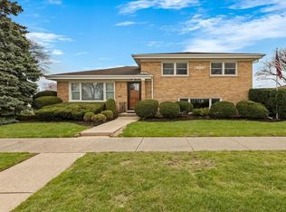 8932 Oriole Ave, Morton Grove, IL 60053