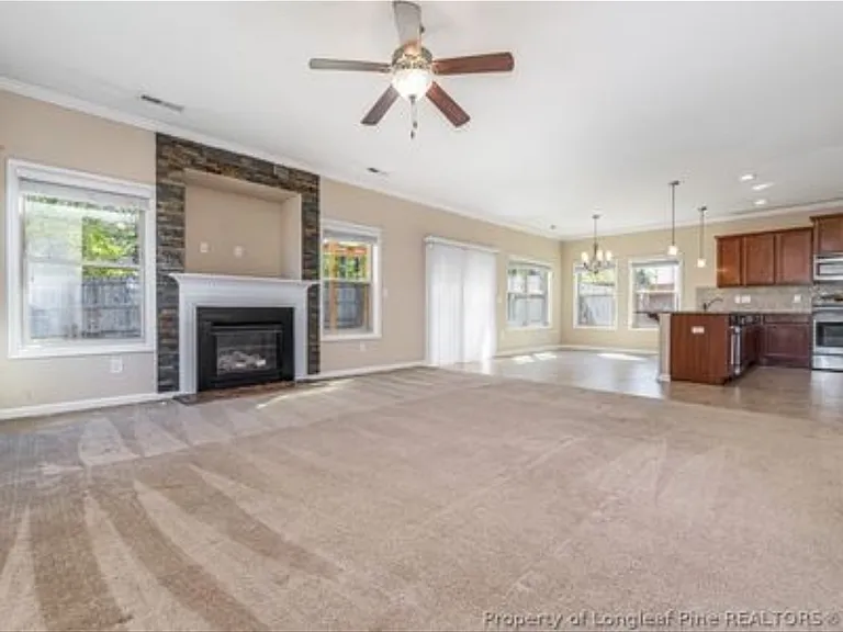 22 Hallow Oak St — Photo 5