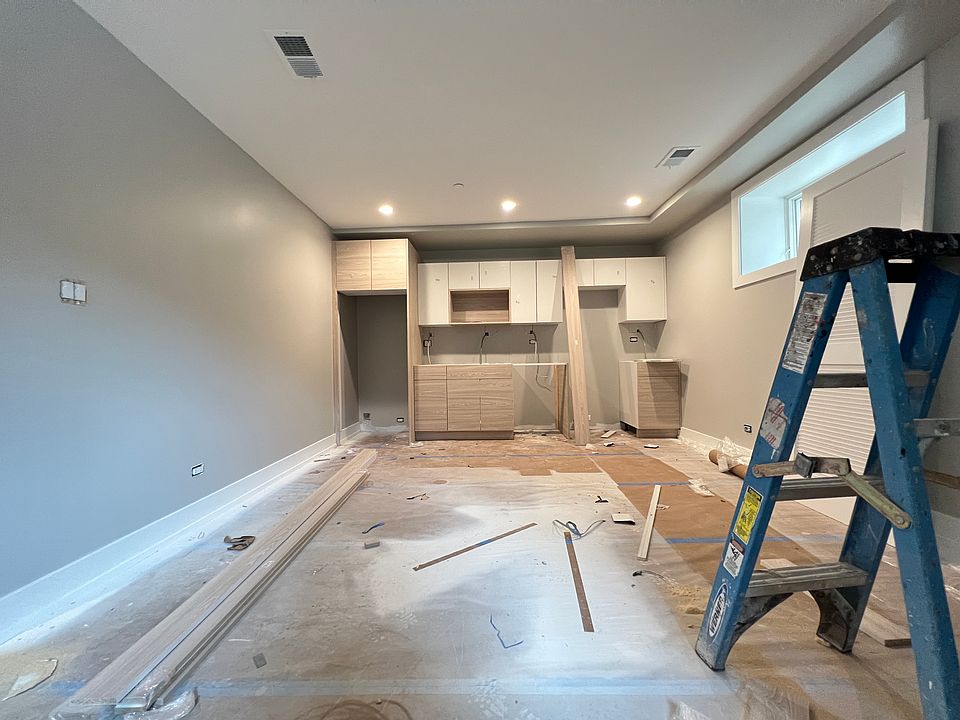 1st image of 448 W Barry Ave #G4