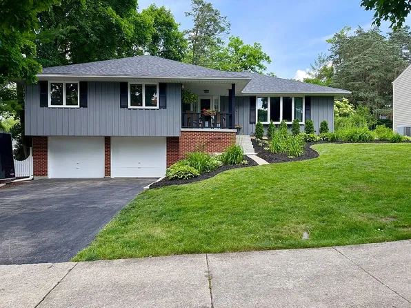 101 Carrol Gate Rd, Wheaton, IL 60189