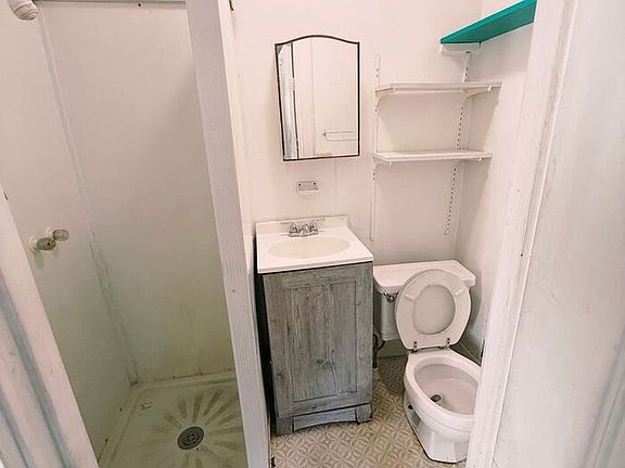 3rd image of 914 Eureka St #8
