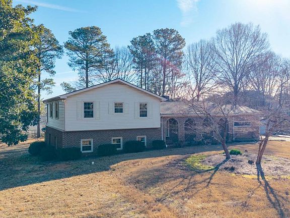 3rd image of 115 Windsor Dr