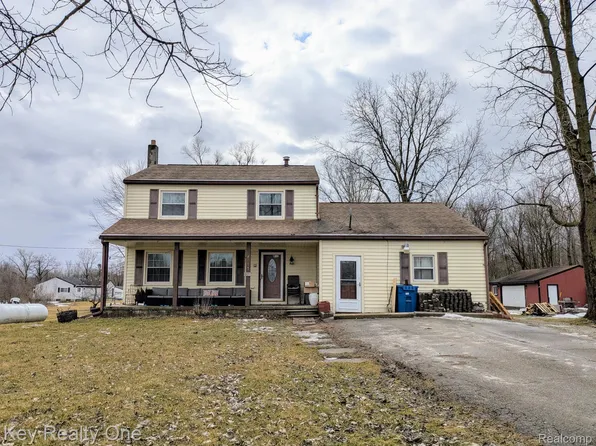 8033 Lambs Rd, Goodells, MI 48027
