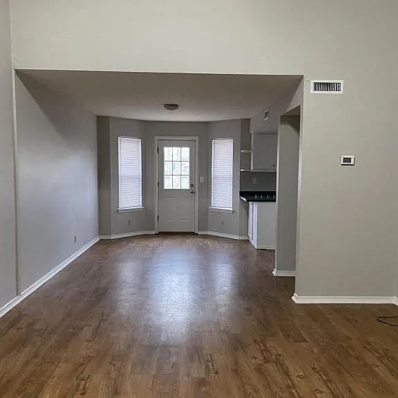 2103 S Missouri Pl — Photo 2