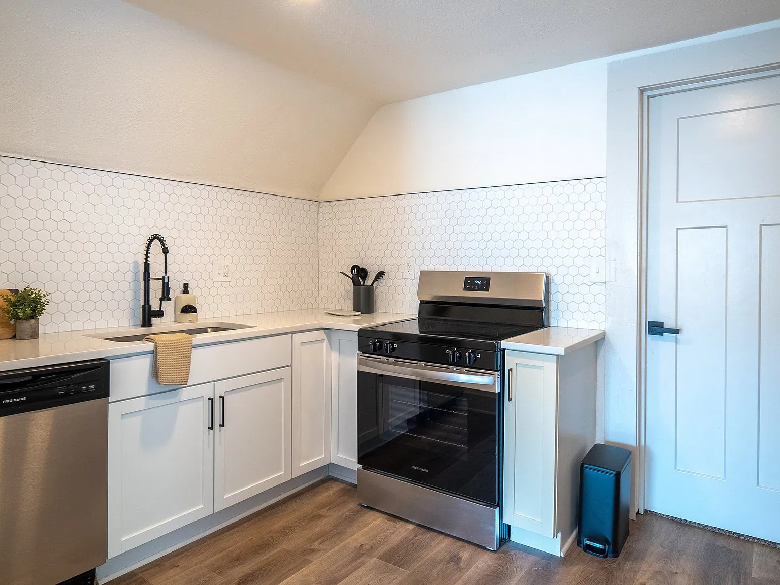 1 bed, 665 sqft, $1,600 — Photo 2