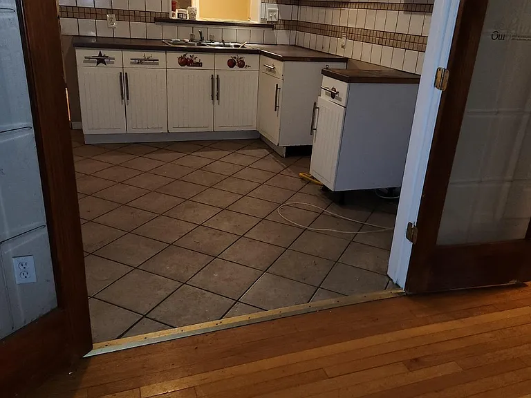 1049 Eastwood St — Photo 2