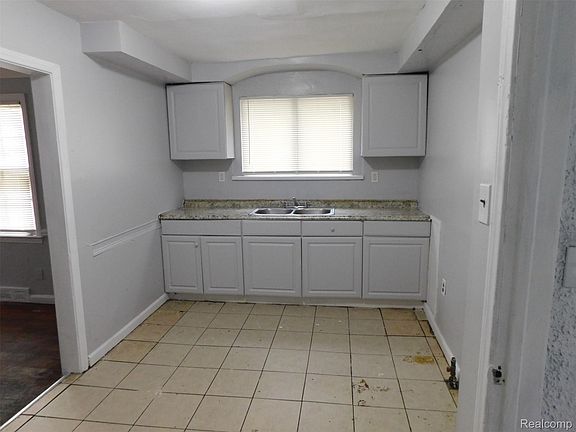 3rd image of 15443 Troester St