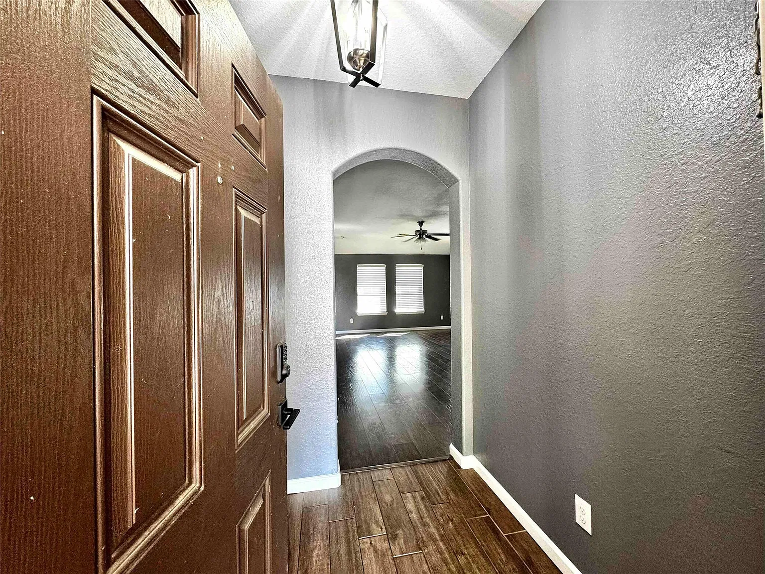 3 bed, 2.0 bath, 1253 sqft, $2,150 — Photo 2