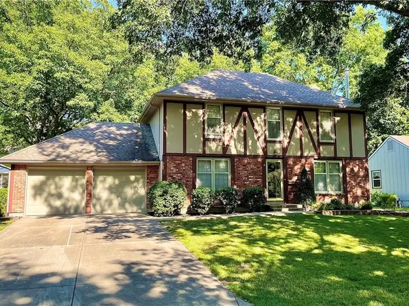 9977 Larsen St, Overland Park, KS 66214