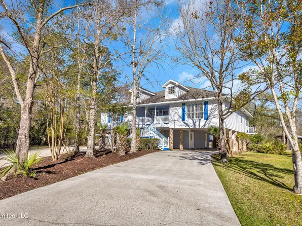 8240 Maunalani Pl, Diamondhead, MS 39525