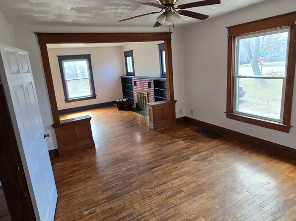 1009 Hickory St, Lansing, MI 48912