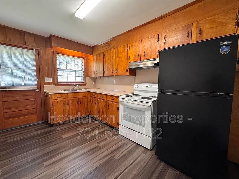 1 bed, 1.0 bath, 575 sqft, $1,000 — Photo 3