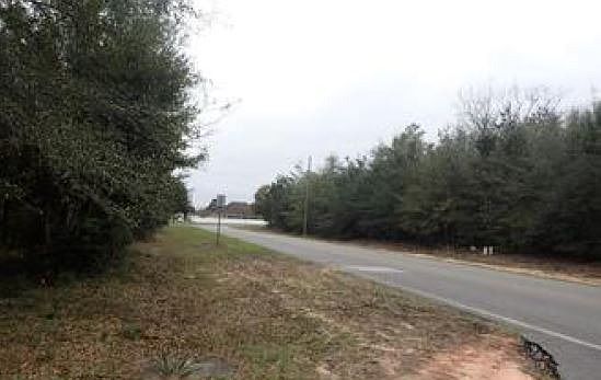Exterior Neighborhood (street photo)