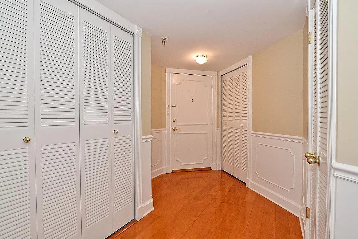 2 bed, 1189 sqft, $2,300 — Photo 3
